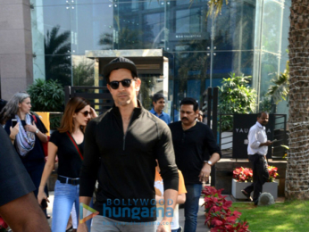 Hrithik Roshan snapped with family at BKC