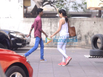 Janhvi Kapoor snapped at gym