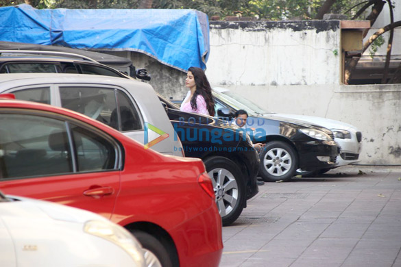 janhvi kapoor spotted outside the gym 2