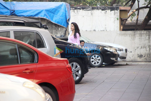 janhvi kapoor spotted outside the gym 3