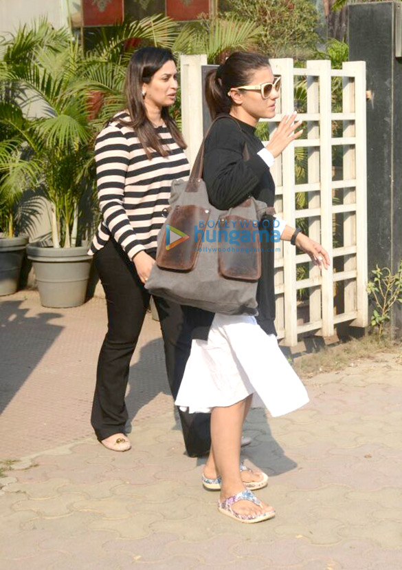 kajol snapped at vikram phadnis store 6