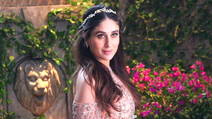 Kareena Kapoor Khan Looks EFFORTLESS In This Behind The Scenes Of A Makhana Commercial Kareena Kapoor Khan Looks EFFORTLESS In This Behind The Scenes Of A Makhana Commercial