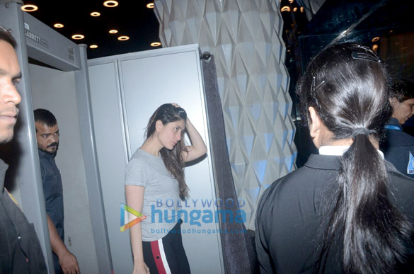 kareena kapoor khan snapped at the airport 5 3