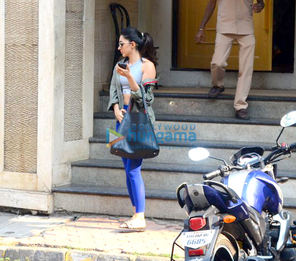 kiara advani snapped at manish malhotras showroom 3