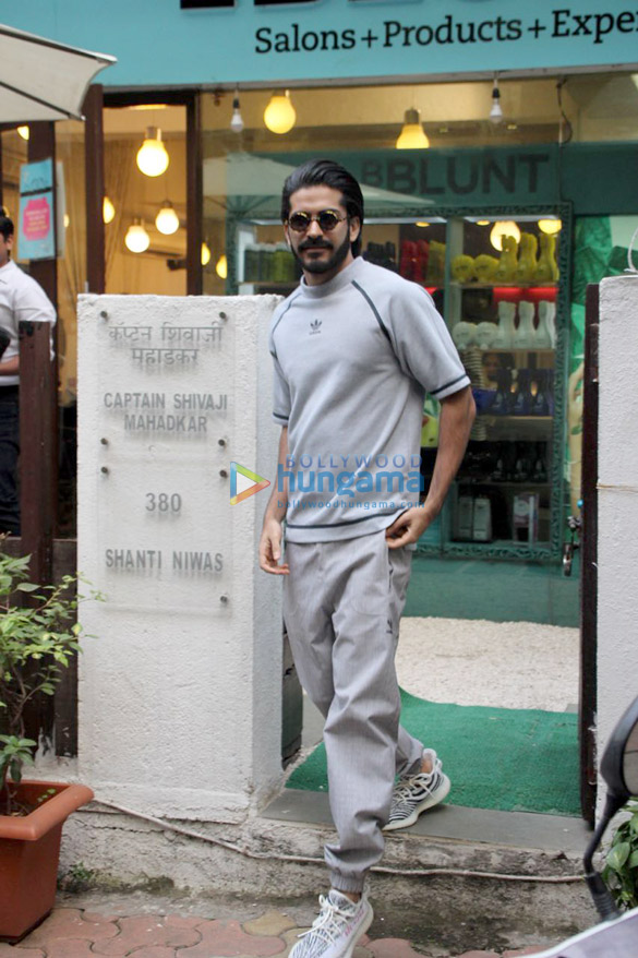 kriti sanon and harshwardhan kapoor snapped at b blunt in juhu 5