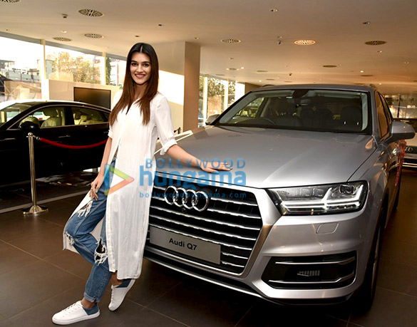 kriti sanon snapped at the audi showroom to receive her new audi q7 1