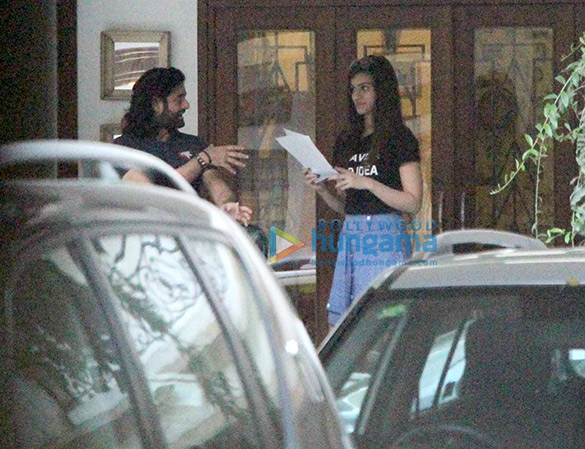 Kriti Sanon spotted in Bandra Kriti Sanon spotted in Bandra