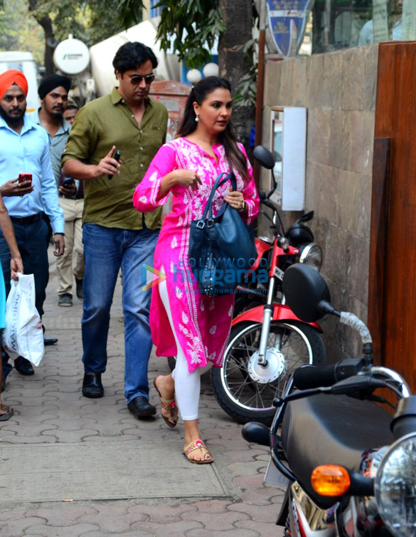 lara dutta snapped at indigo in bandra 2