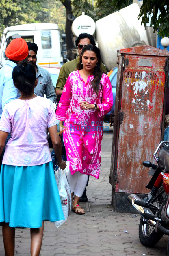 lara dutta snapped at indigo in bandra 4