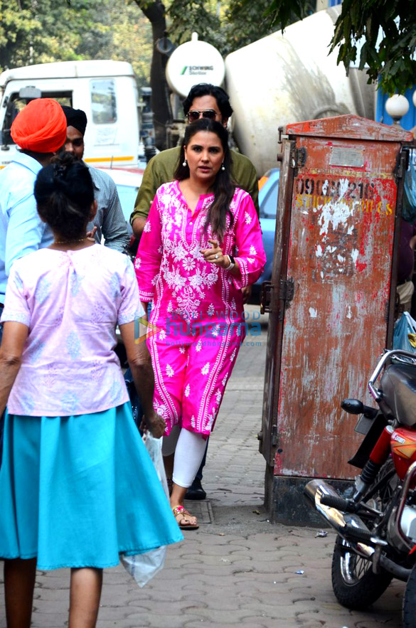 lara dutta snapped at indigo in bandra 5