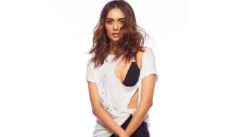 Celebrity wallpapers of Manushi Chhillar