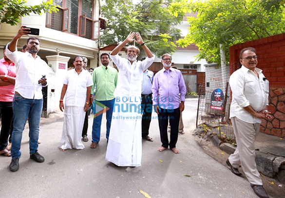 megastar rajinikanth meets his fans outside his house for new year 3