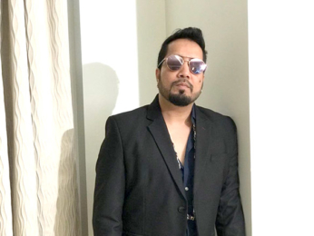 Mika Singh at the press meet for the success of song 'Aaja Sohniye'