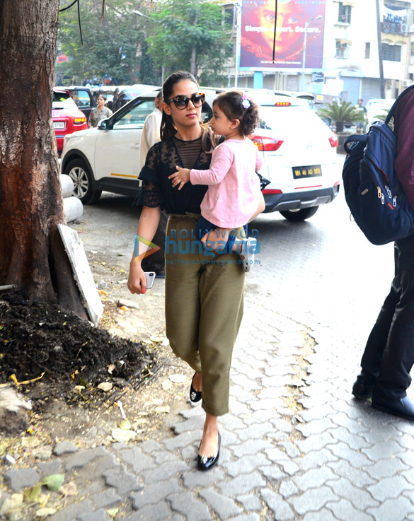 mira kapoor snapped with misha kapoor 2