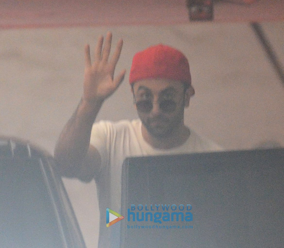 ranbir kapoor spotted at ayan mukerjis office 4