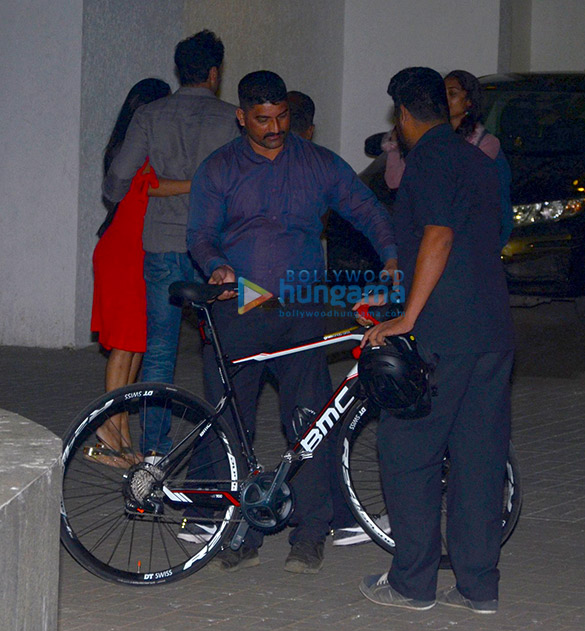 ranbir kapoor takes cycle ride to home after movie shoot 3