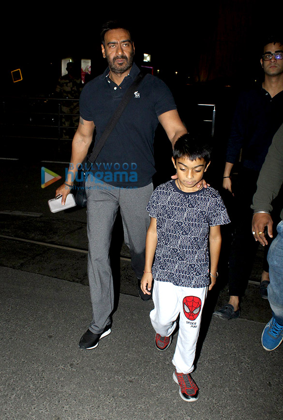 rani mukerji and ajay devgn snapped at the airport 2