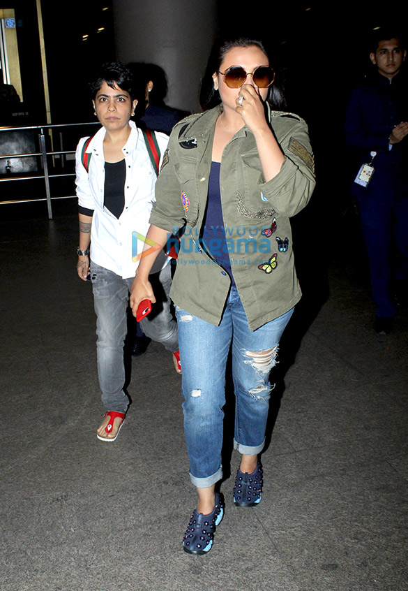 rani mukerji and ajay devgn snapped at the airport 5