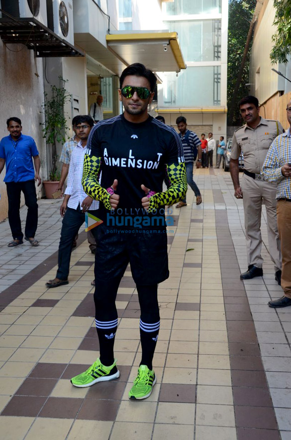 Ranveer Singh spotted after dance rehearsals in Bandra