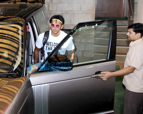 ranveer singh spotted at zoya akhtars house 1