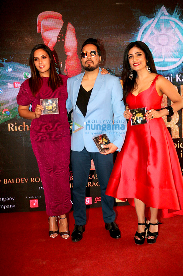 richa chadha and shibani kashyap unveil their new single wannabe free 2