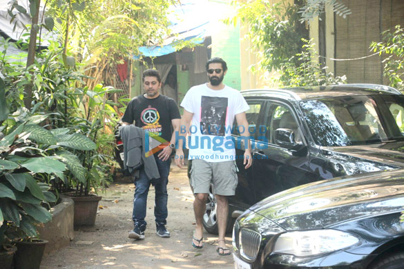 riteish deshmukh and aditya roy kapur attend a meeting in bandra 2