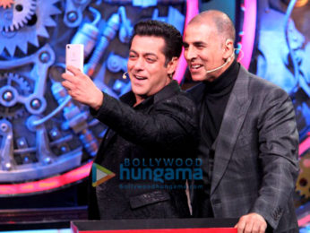 Salman Khan and Akshay Kumar on the sets of 'Bigg Boss 11'