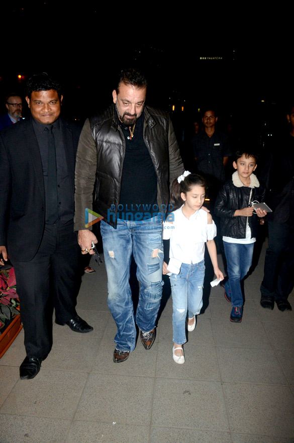 sanjay dutt spotted at bkc 5