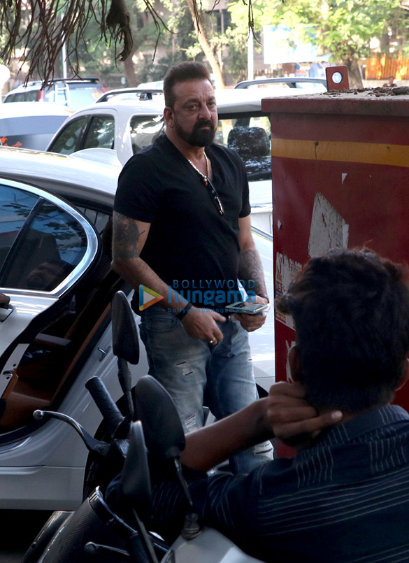 sanjay dutt spotted at vishesh films in khar 5