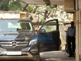 Sara Ali Khan and Janhvi Kapoor snapped at the gym