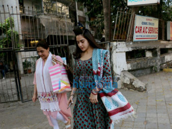 Sara Ali Khan spotted with mother Amrita Singh at Kromakay saloon in Juhu