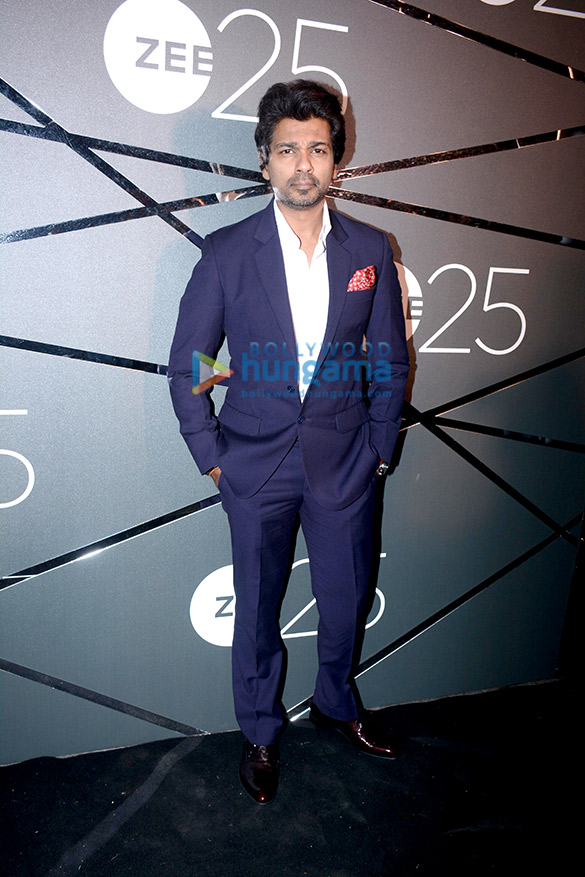 shah rukh khan akshay kumar deepika padukone and others attend a bash held to celebrate 25 years of zee network 48