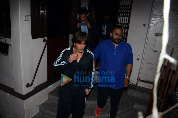 shah rukh khan snapped at a recording studio in bandra 3