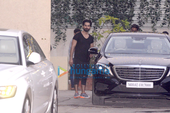 shahid kapoor snapped at the gym 4 3