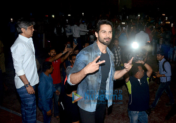 shahid kapoor spotted at chandan cinema in juhu 6