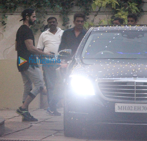 shahid kapoor spotted outside the gym 3