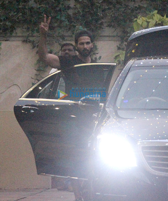 shahid kapoor spotted outside the gym 5