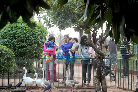 Shahid Kapoor’s wife Mira Rajput snapped with their daughter Misha at Joggers park in Bandra Shahid Kapoor’s wife Mira Rajput snapped with their daughter Misha at Joggers park in Bandra