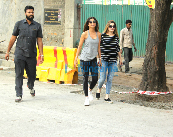 shilpa shetty snapped at juhu 3