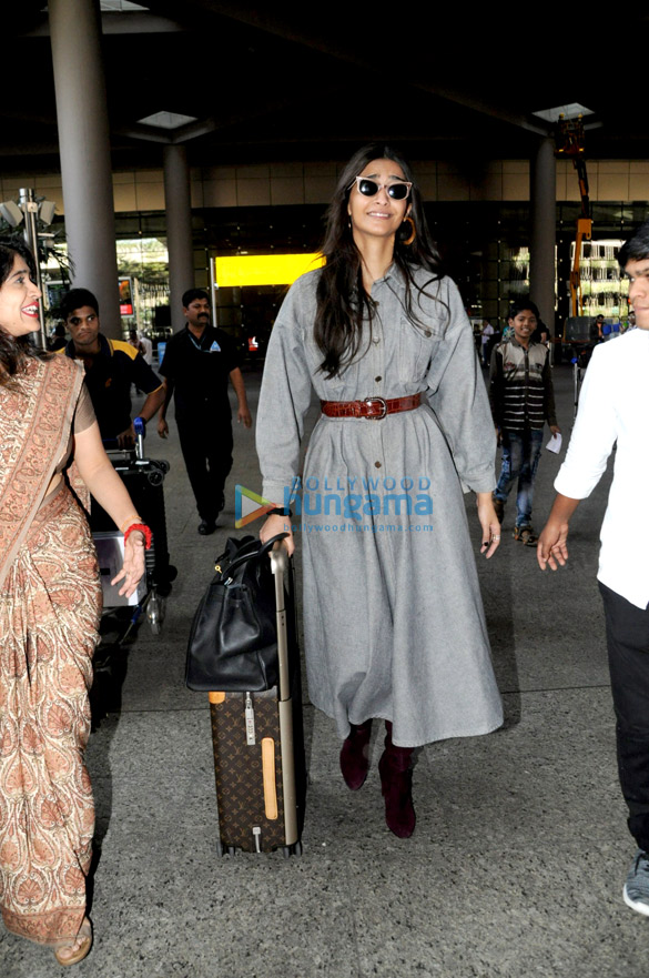 shraddha kapoor arjun kapoor and others snapped at the airport 001 2