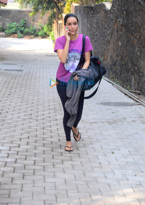 shraddha kapoor jogging in bandra 4