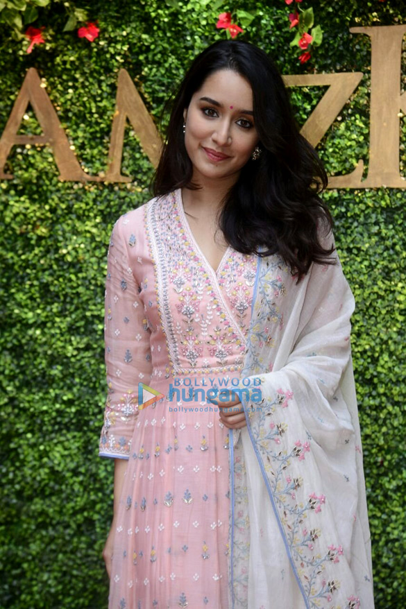 shraddha kapoor spotted at a wedding exhibition 1