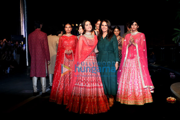 shraddha kapoor walks the ramp for anita dongre at the wedding show 2