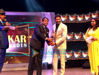 Shreyas Talpade wins the Best Debut Director Award for 'Poster Boys' at Kalakar Awards in Kolkata
