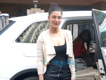 Shruti Haasan spotted at a friends place in Bandra