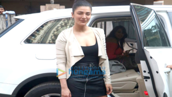 Shruti Haasan spotted at a friends place in Bandra