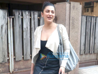 Shruti Haasan spotted at a friends place in Bandra