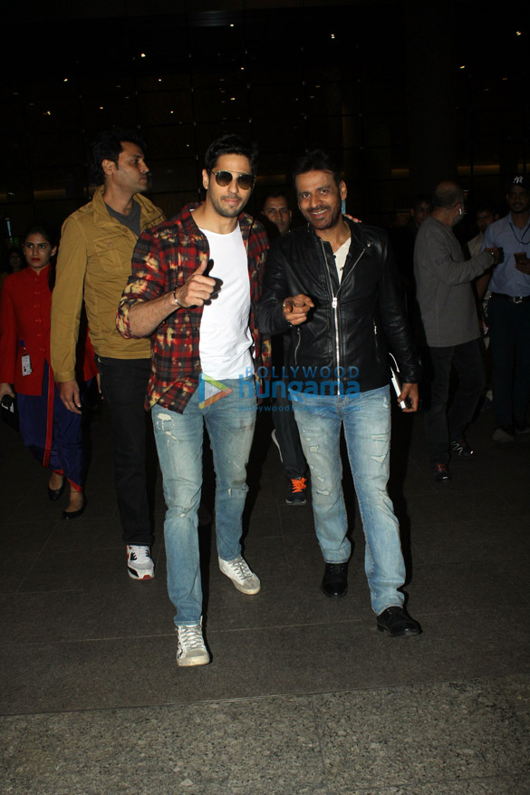 sidharth malhotra rakul preet and others snapped at the airport 1