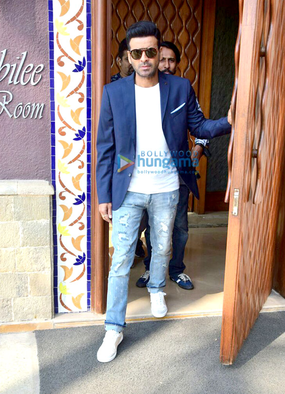 sidharth malhotra and manoj bajpayee promote aiyaary 6