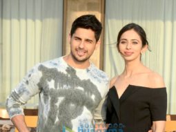 Sidharth Malhotra and Rakul Preet snapped at Sun-n-Sand in Juhu